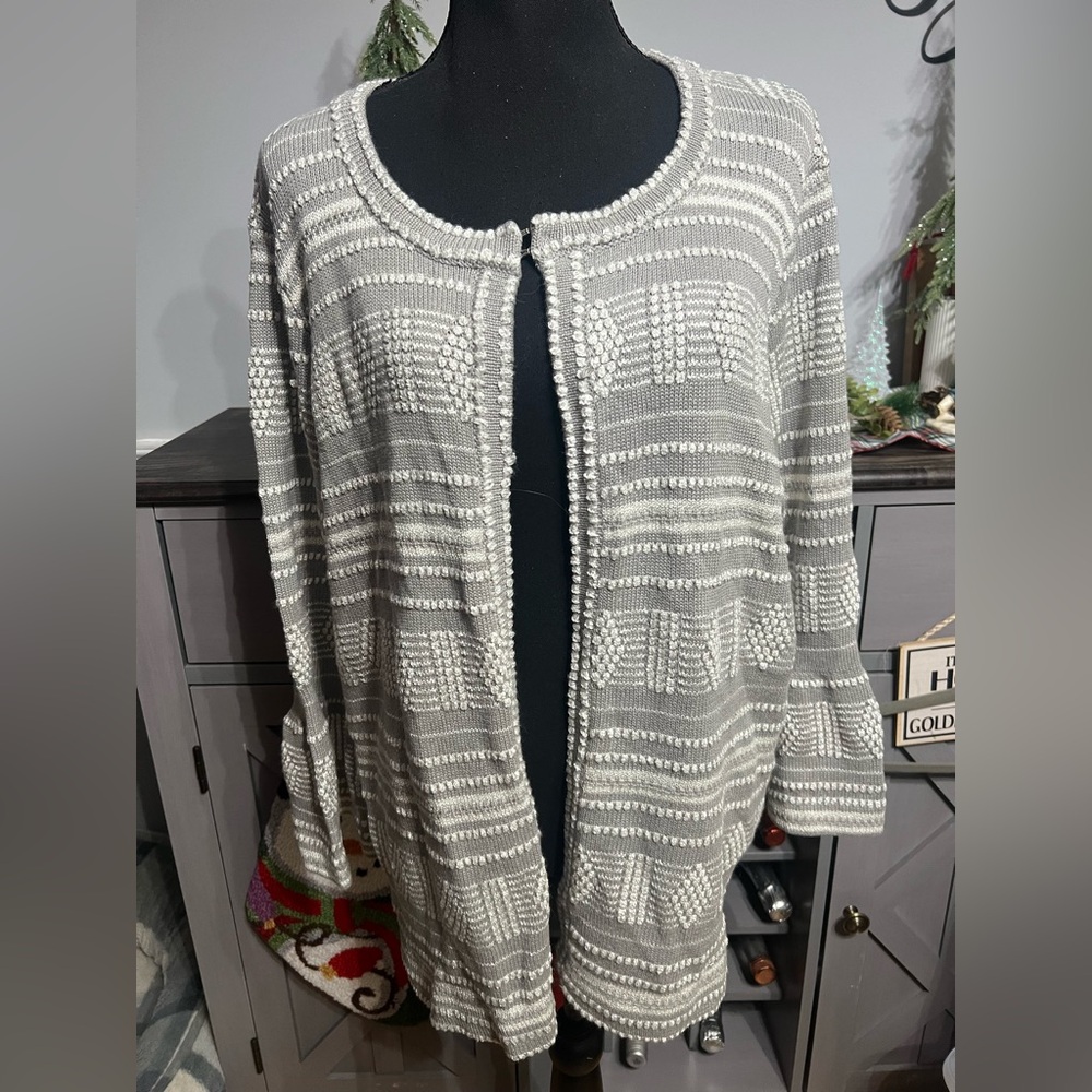 SKIES ARE BlUE Embroidered Textured Cardigan.